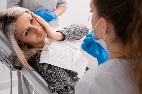 How An Emergency Dentist Treats A Dental Abscess